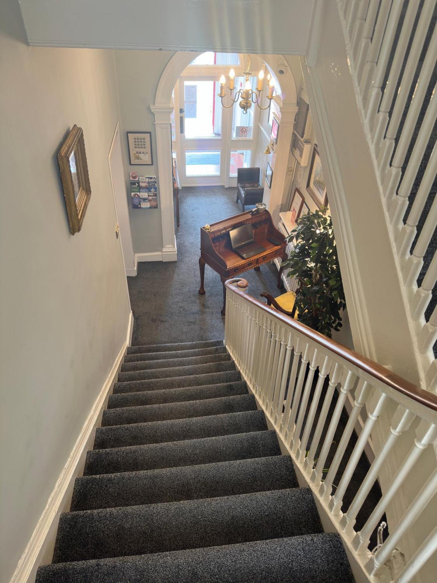 Отель Long Quay House Кинсэйл Экстерьер фото