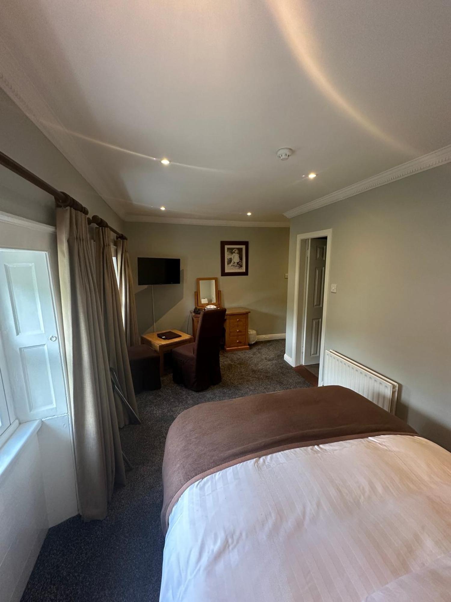Отель Long Quay House Кинсэйл Экстерьер фото