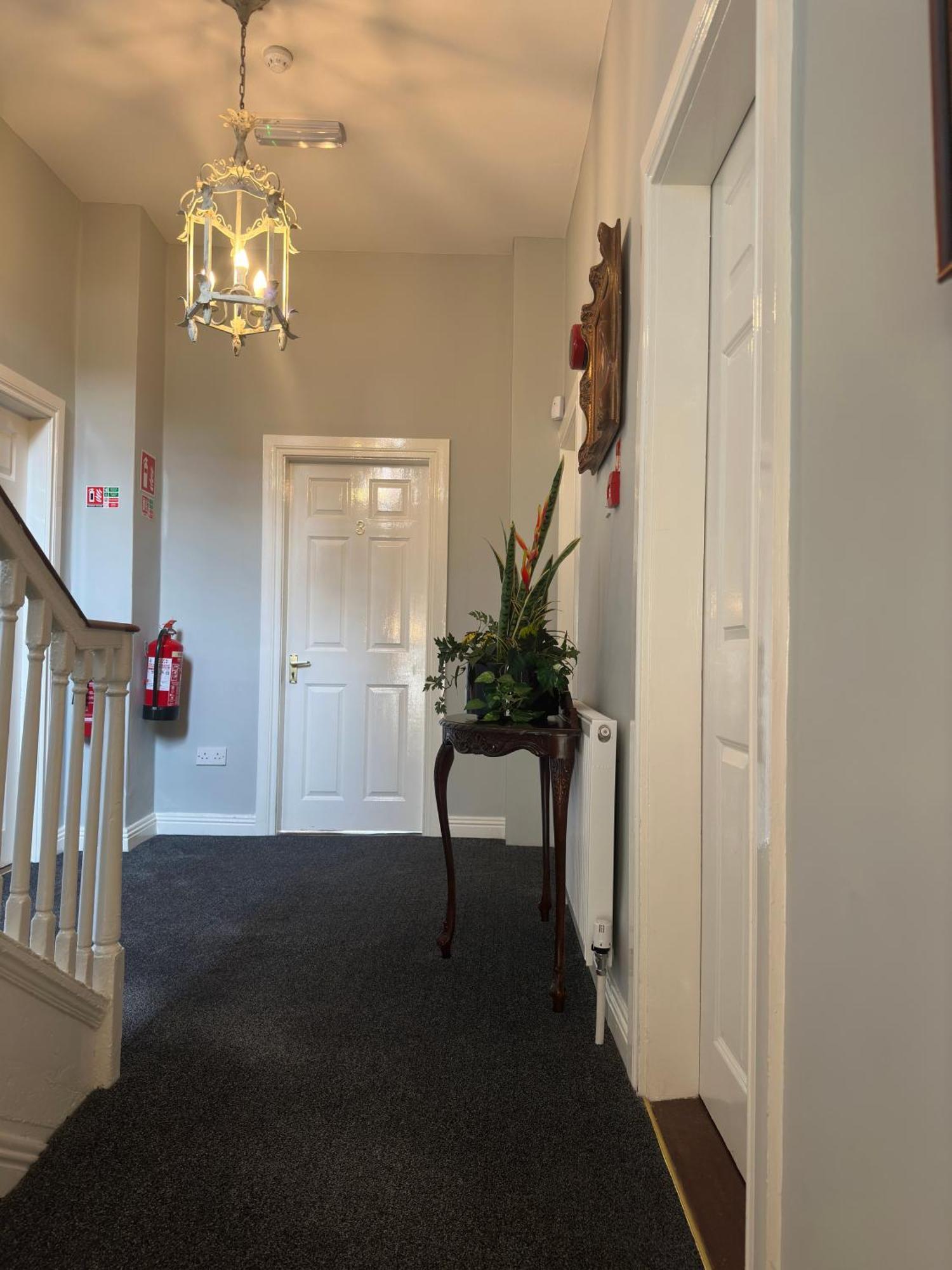 Отель Long Quay House Кинсэйл Экстерьер фото