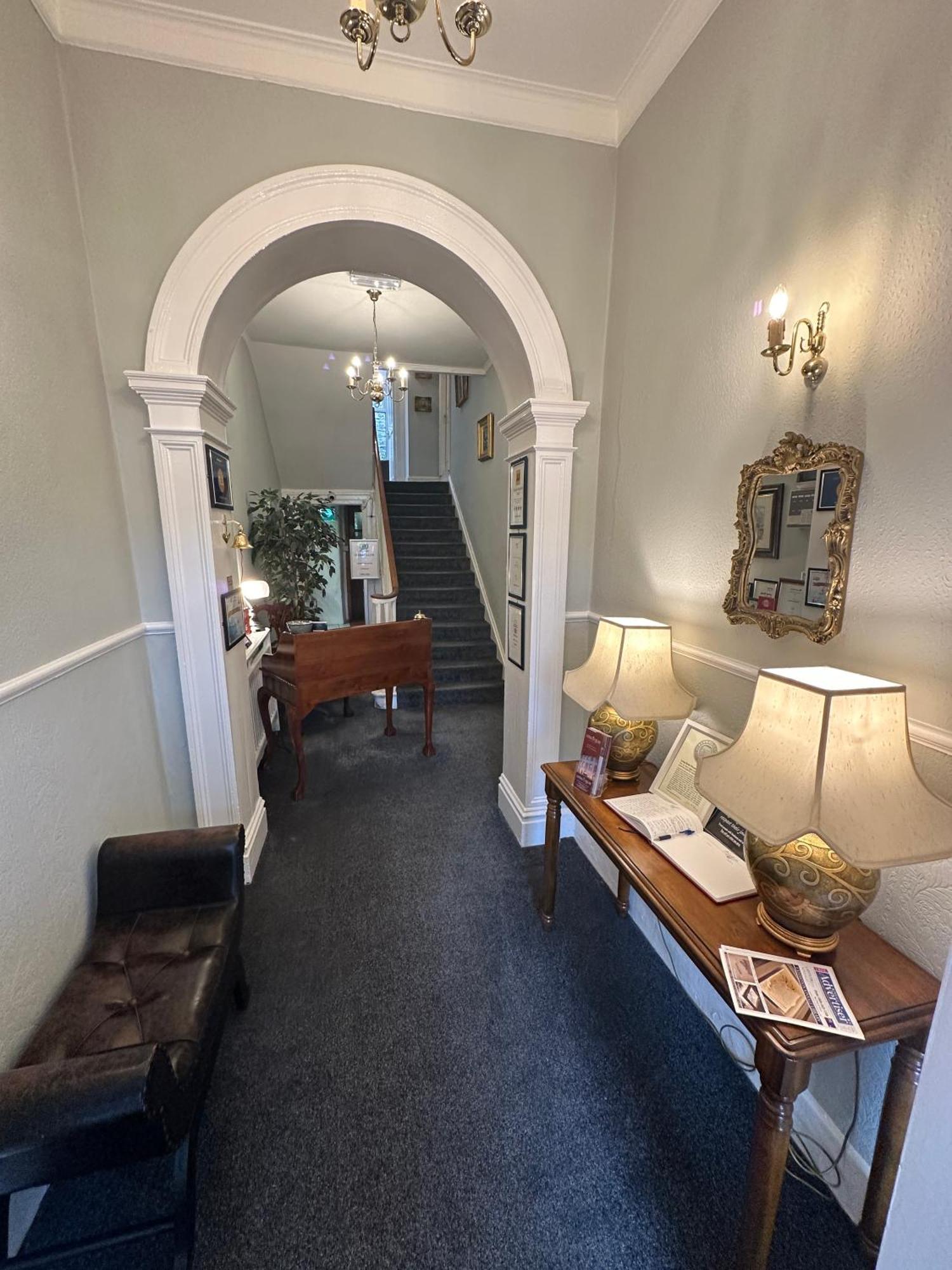 Отель Long Quay House Кинсэйл Экстерьер фото