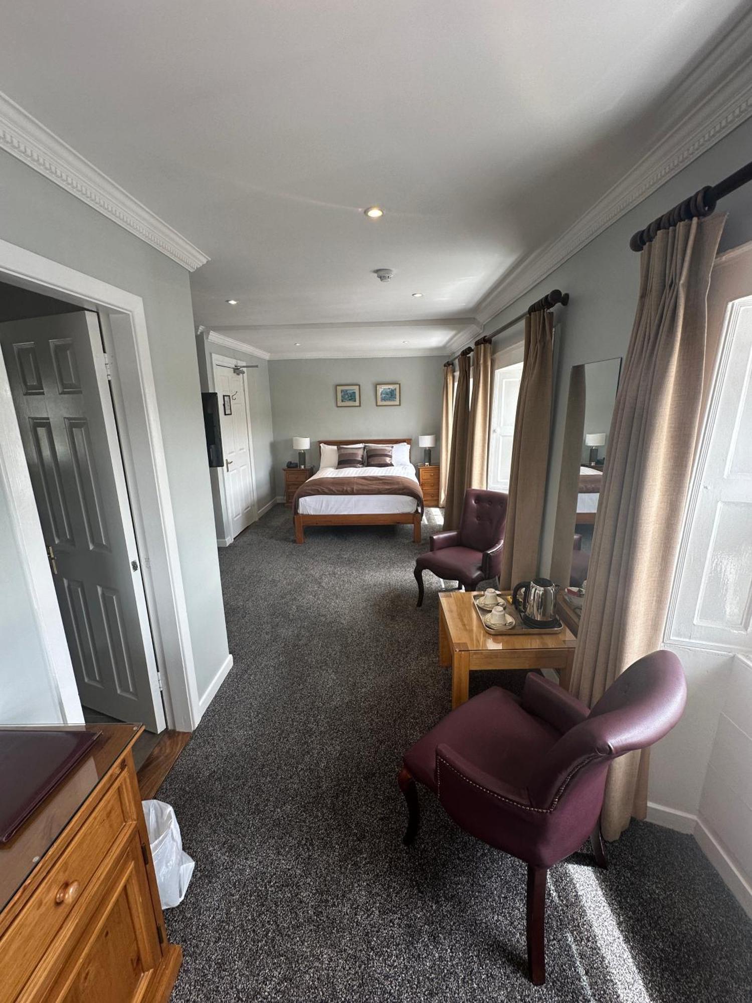 Отель Long Quay House Кинсэйл Экстерьер фото