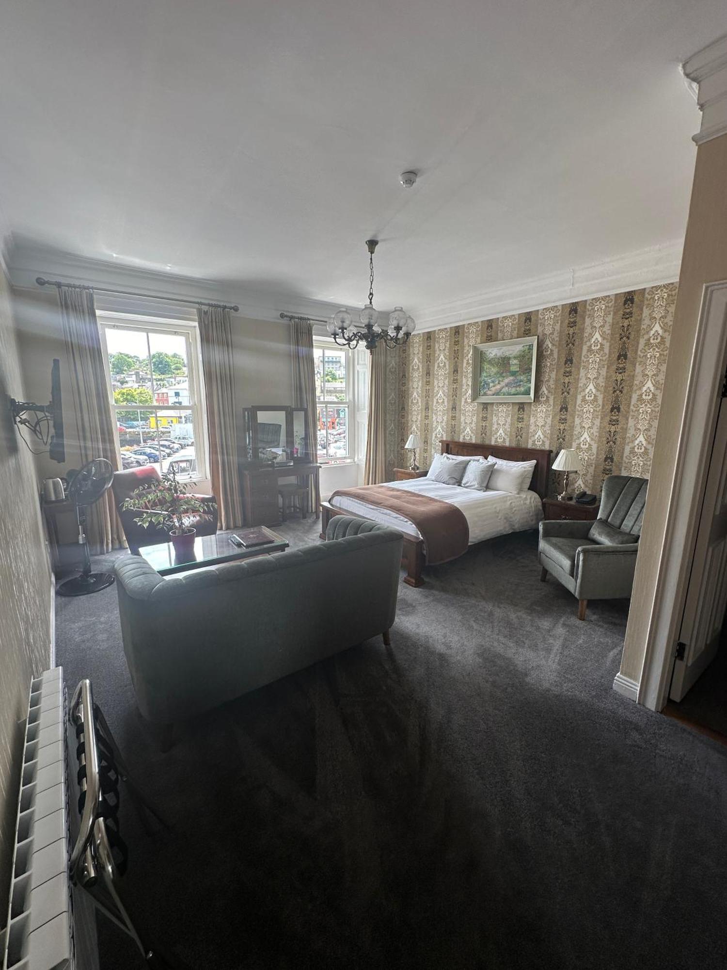 Отель Long Quay House Кинсэйл Экстерьер фото