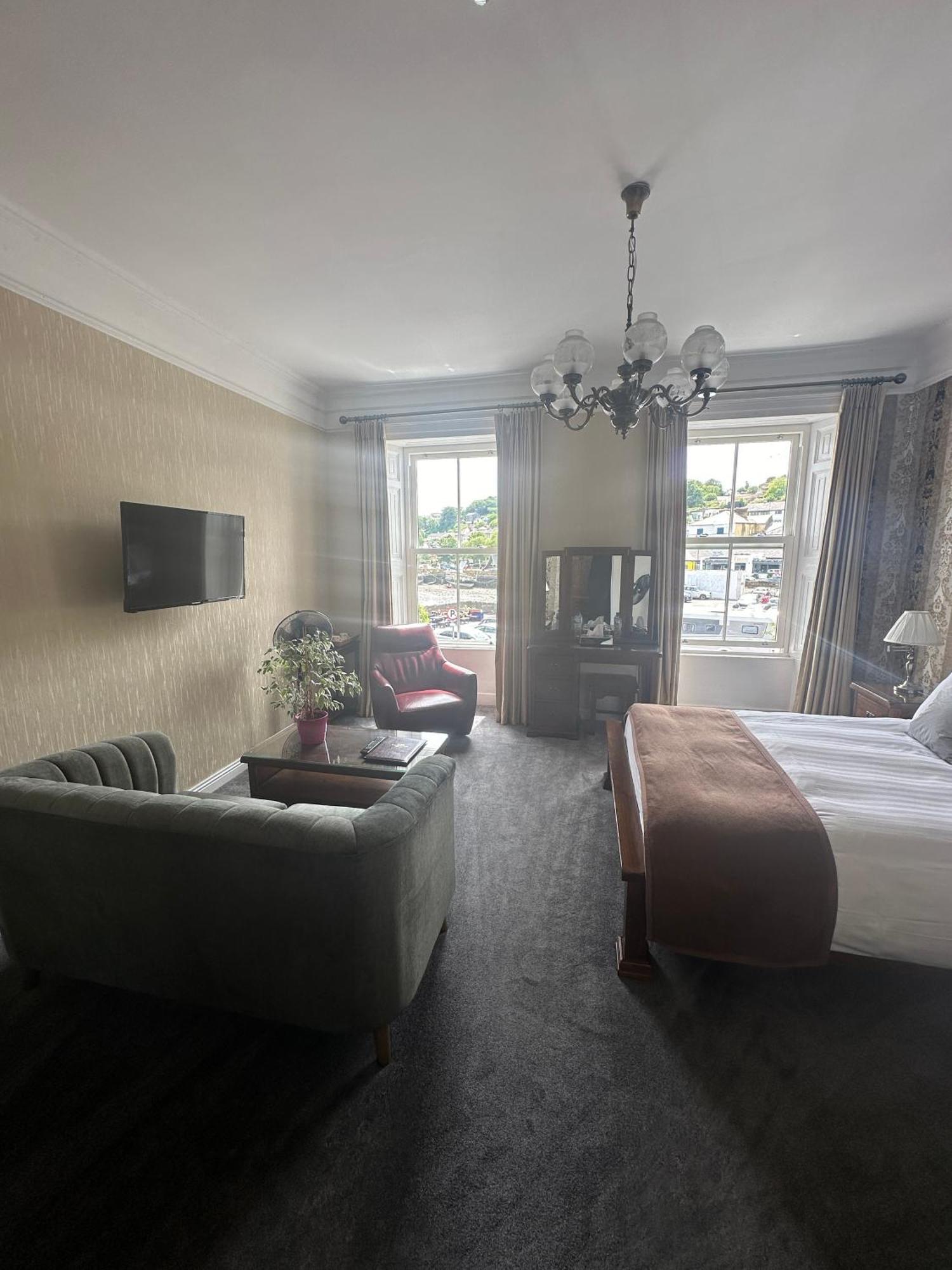 Отель Long Quay House Кинсэйл Экстерьер фото