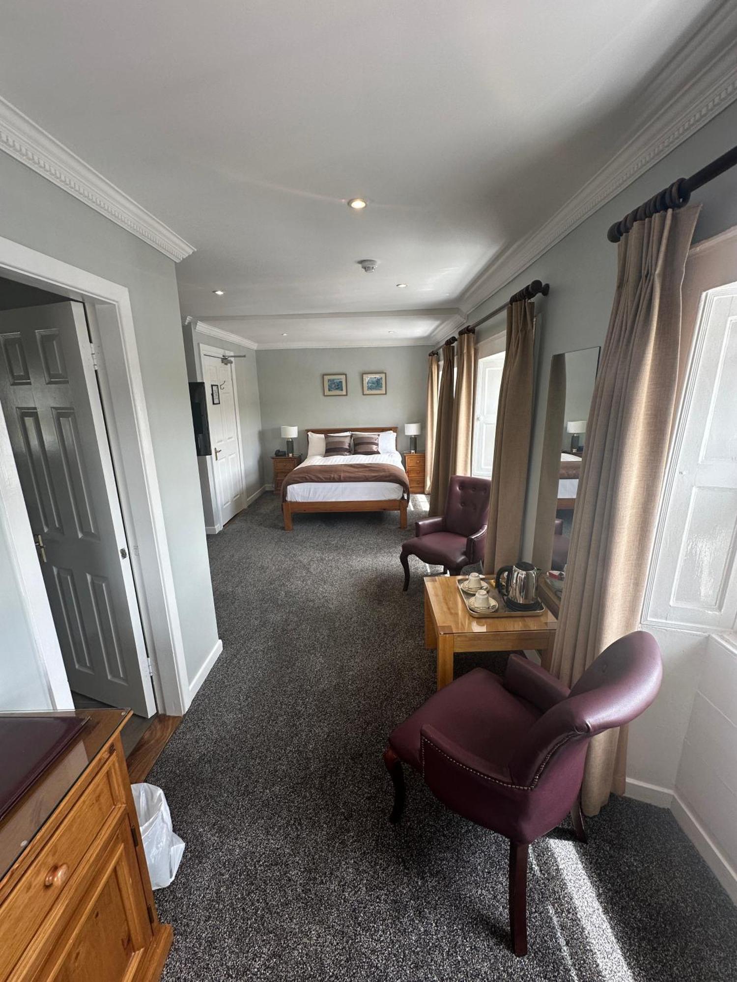 Отель Long Quay House Кинсэйл Экстерьер фото