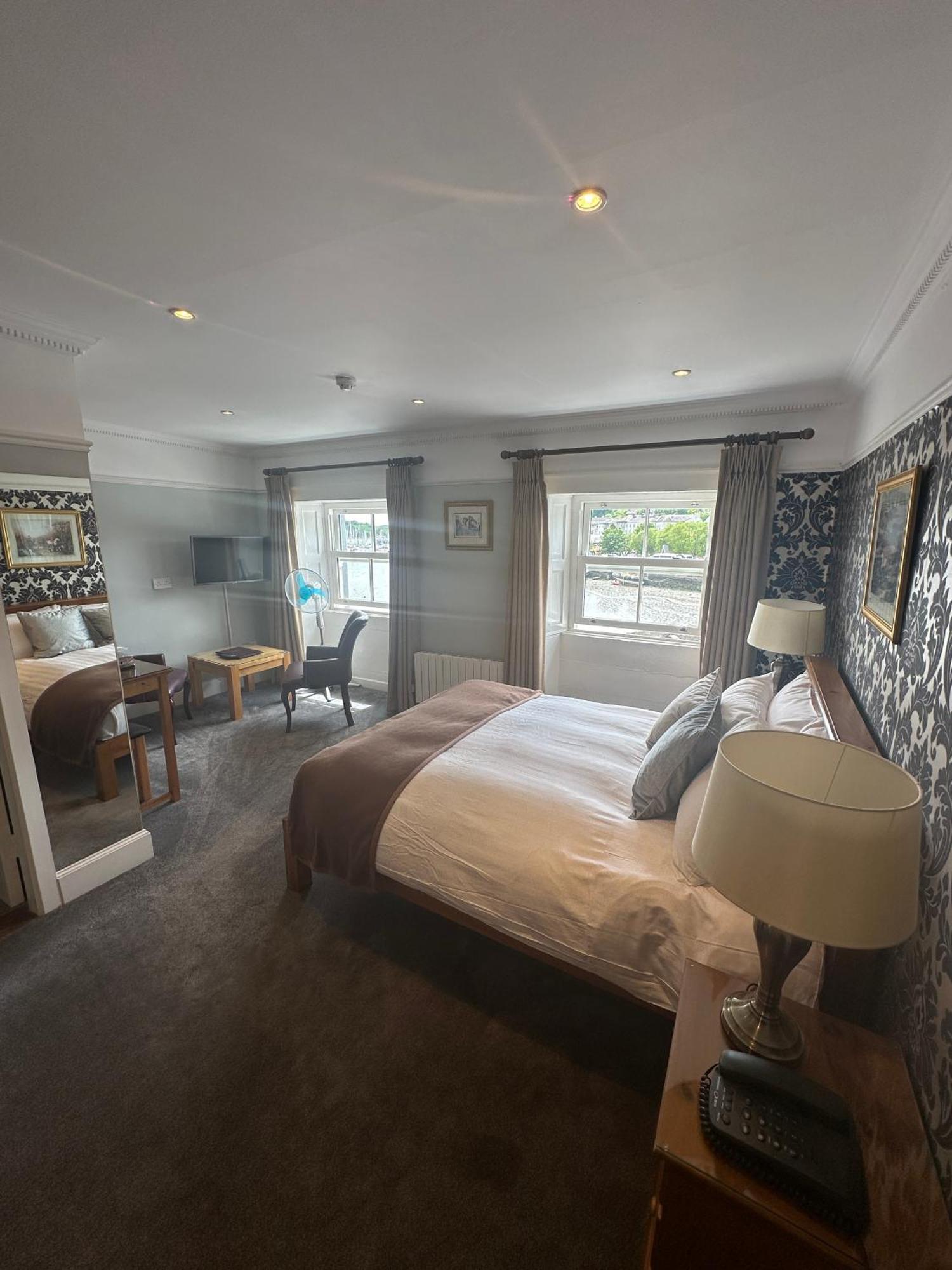 Отель Long Quay House Кинсэйл Экстерьер фото