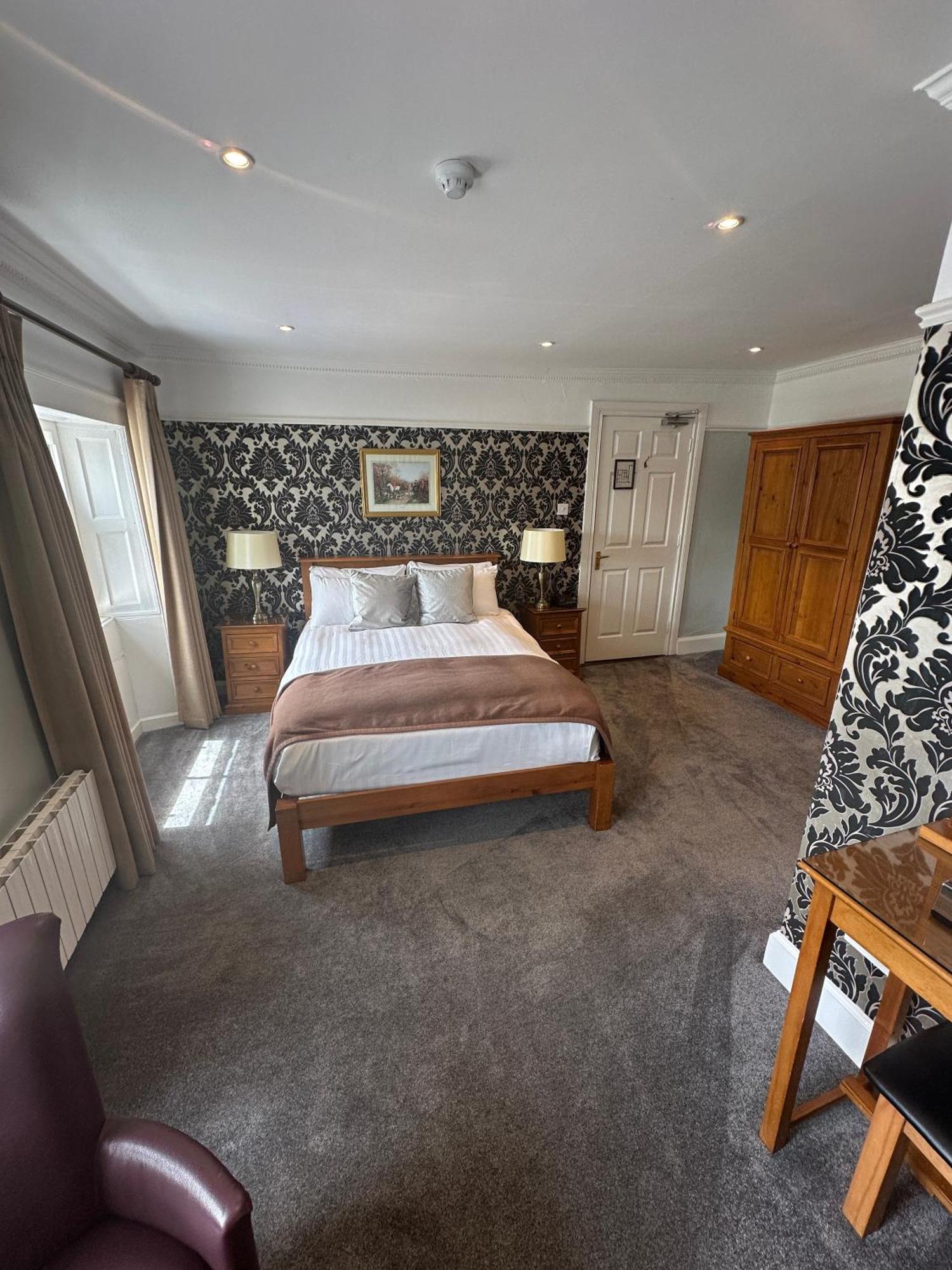 Отель Long Quay House Кинсэйл Экстерьер фото
