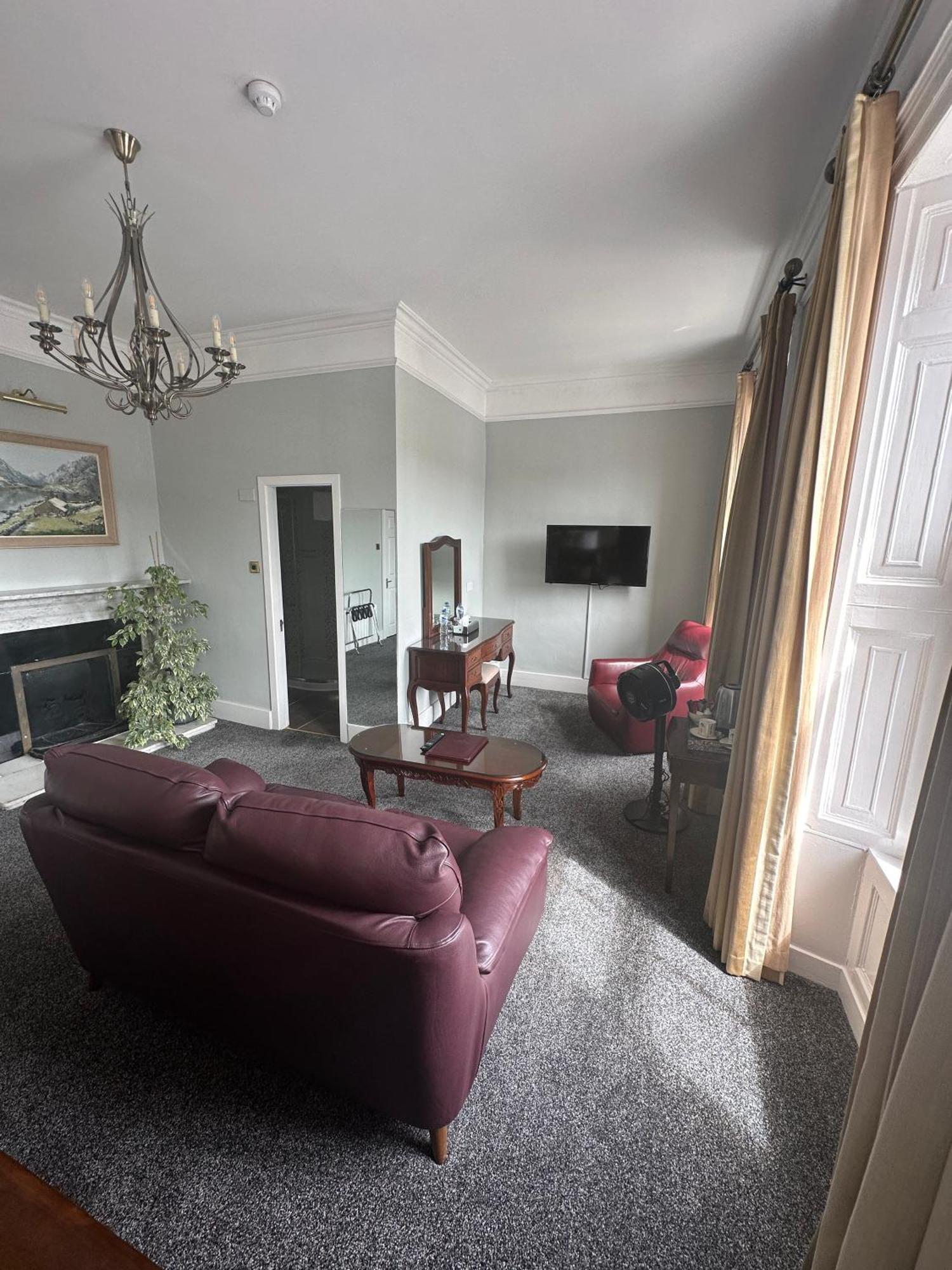 Отель Long Quay House Кинсэйл Экстерьер фото