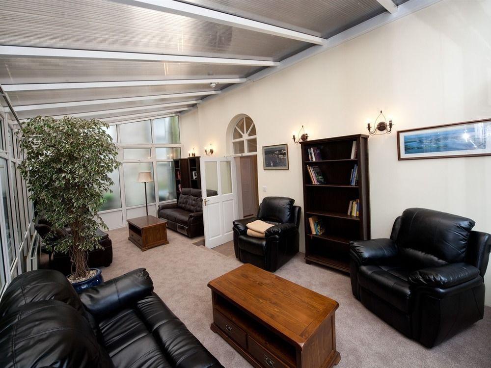Отель Long Quay House Кинсэйл Экстерьер фото
