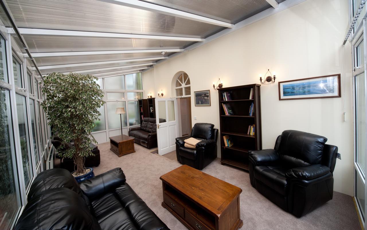 Отель Long Quay House Кинсэйл Экстерьер фото